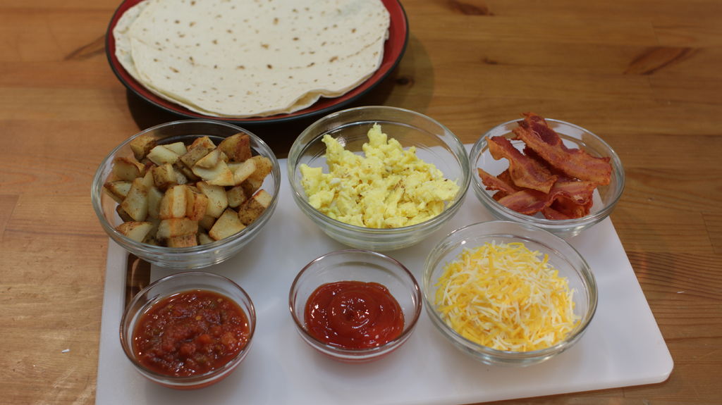 В нашей семье завтрак обязателен: чтобы порадовать детей и мужа, я иногда готовлю вкусные и сытные буррито