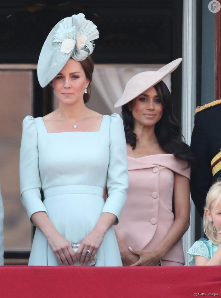 Почему британские женщины носят такие нелепые шляпы на торжества? Ответ эксперта