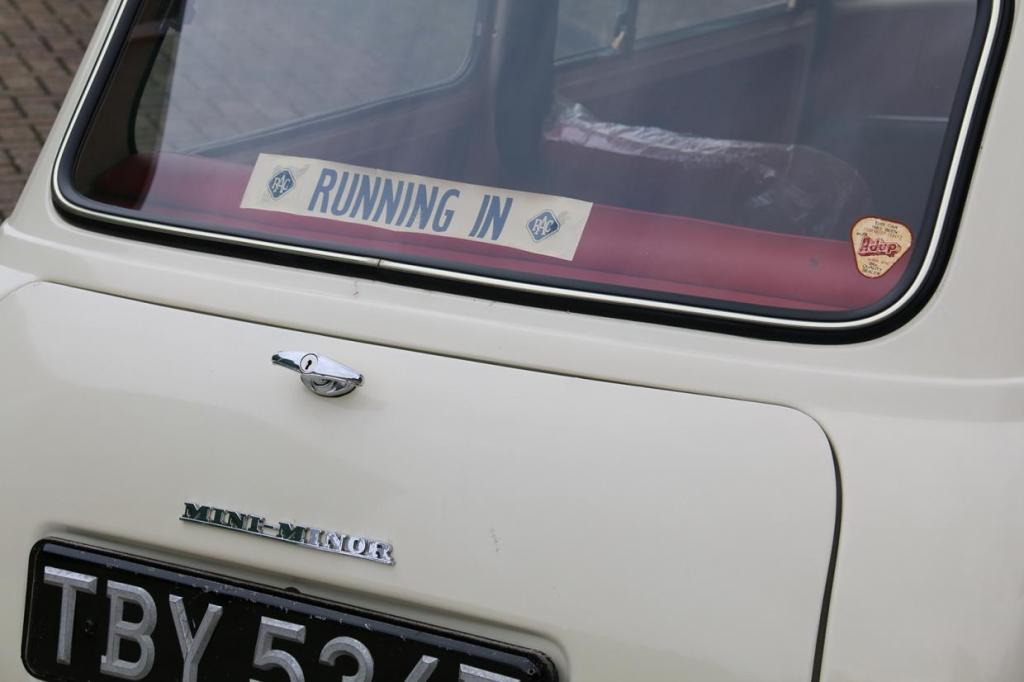 Mini 1968 года: единственный в своем роде автомобиль. На его спидометре - всего 272 мили пробега