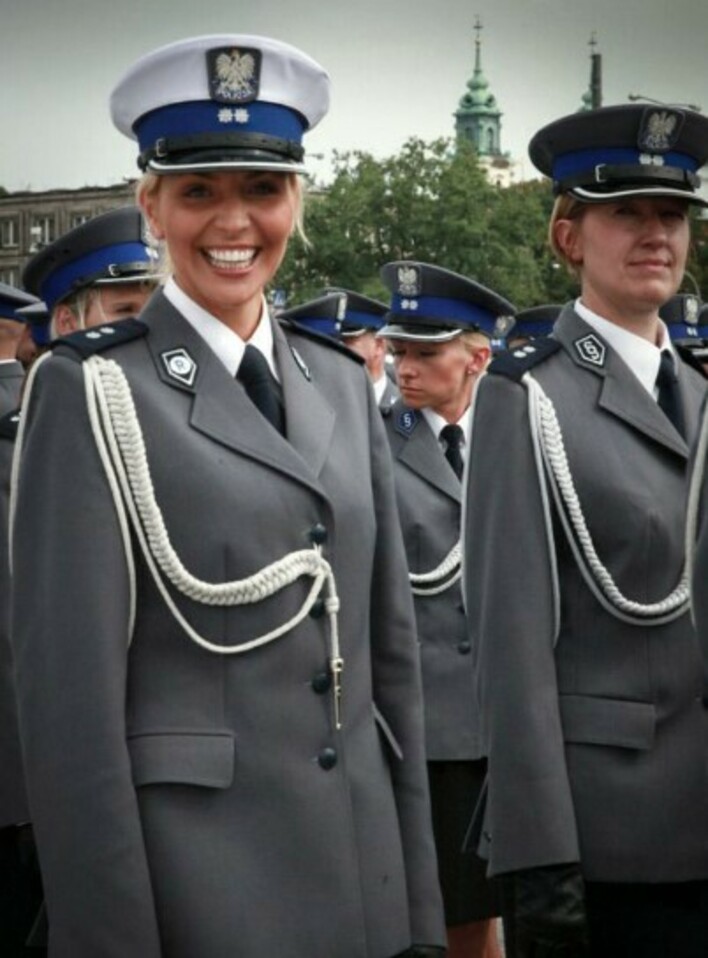 Форма им к лицу: как выглядят самые красивые девушки-полицейские в разных странах мира. Фото