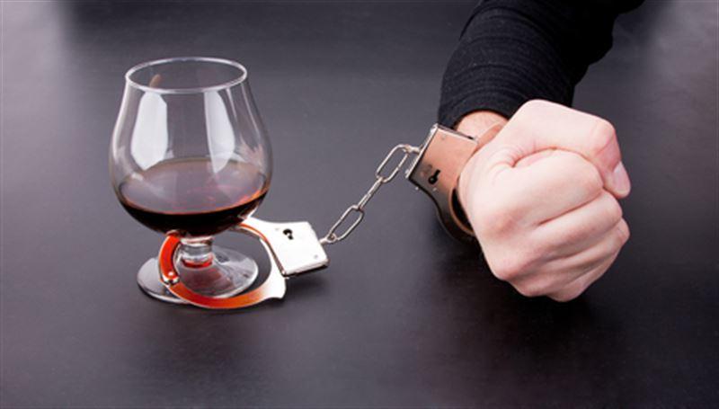 Что делать женам, чьи мужья пьют алкоголь: кодирование - это не выход