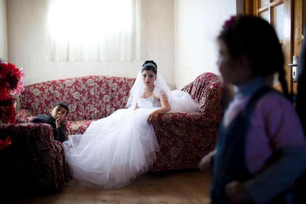 Приходится бросать школу: в своих работах фотограф раскрывает проблемы брака несовершеннолетних грузинок