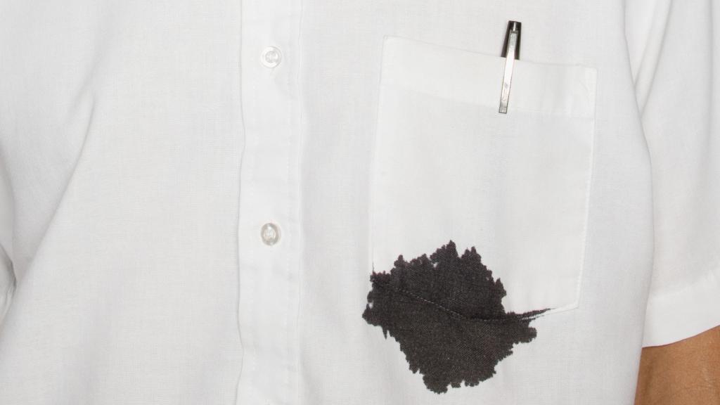 Родителям школьников на заметку: 9 простых способов вывести чернильные пятна с одежды