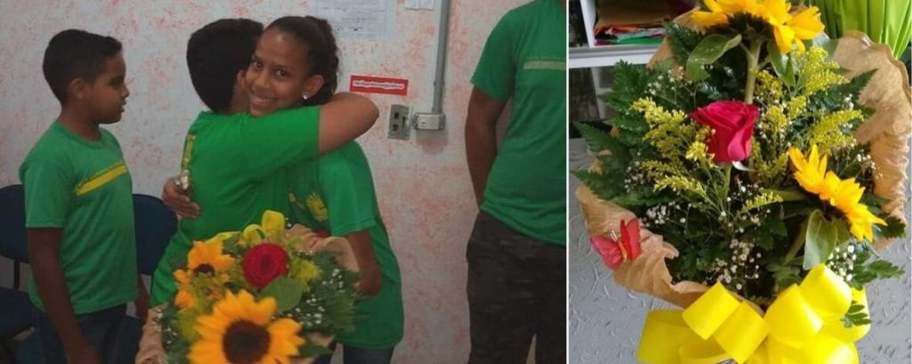 Парень жестоко подшутил над одноклассницей. Мать подростка извинилась перед девушкой, подарив ей букет цветов