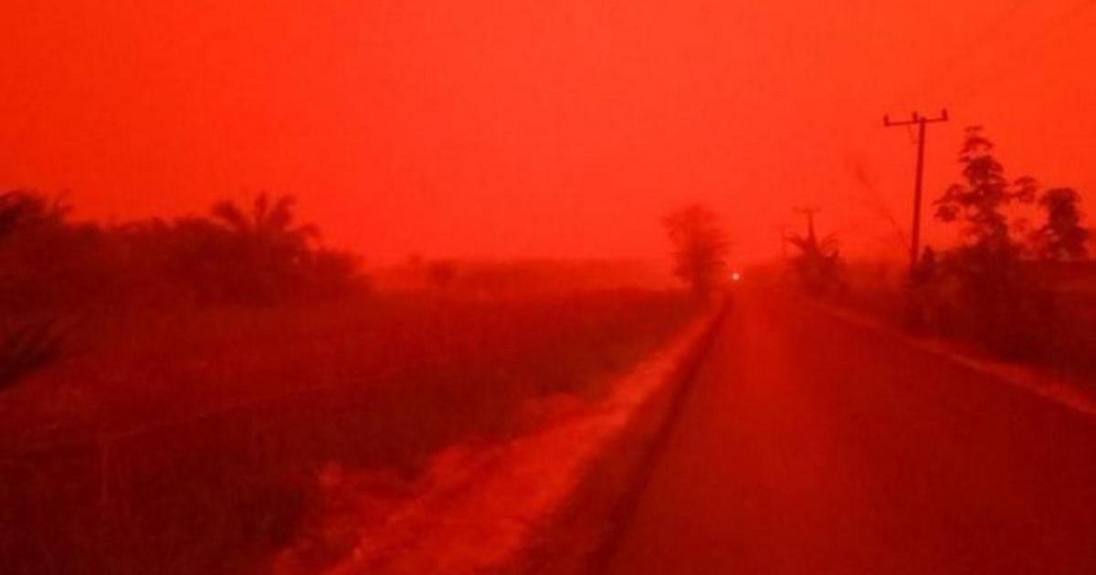 Адское красное небо в Индонезии: что это и почему произошло?