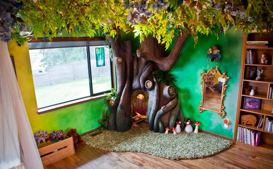 Отец маленькой девочки решил разнообразить интерьер в детской комнате и соорудил в ней большое дерево