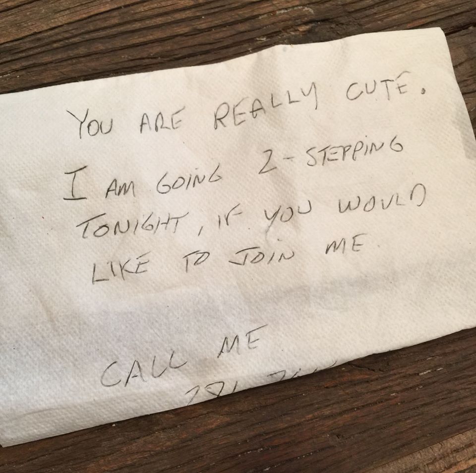 Женщина обнаружила любовную записку на лобовом стекле своей машины. Прочитав ее, она поняла, как сильно любит мужа