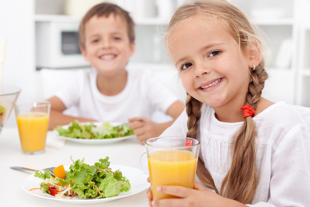 Как приучить детей хорошо питаться: составить расписание, разрешать сладости и не только