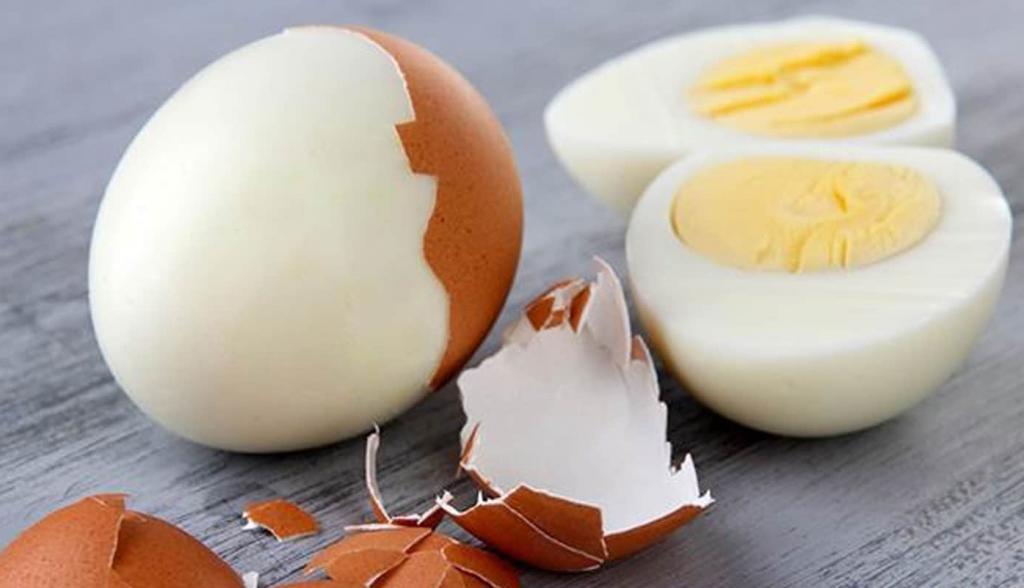Раньше всегда мучилась очищая яйца: свекровь показала уникальный способ   3 секунды, и скорлупы как не бывало