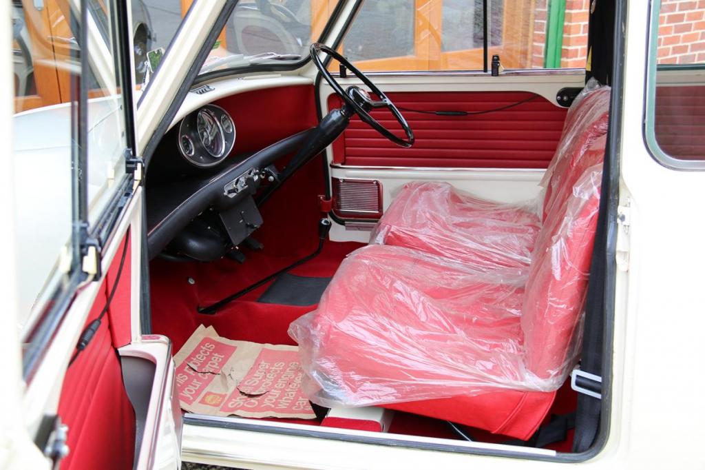 Mini 1968 года: единственный в своем роде автомобиль. На его спидометре - всего 272 мили пробега