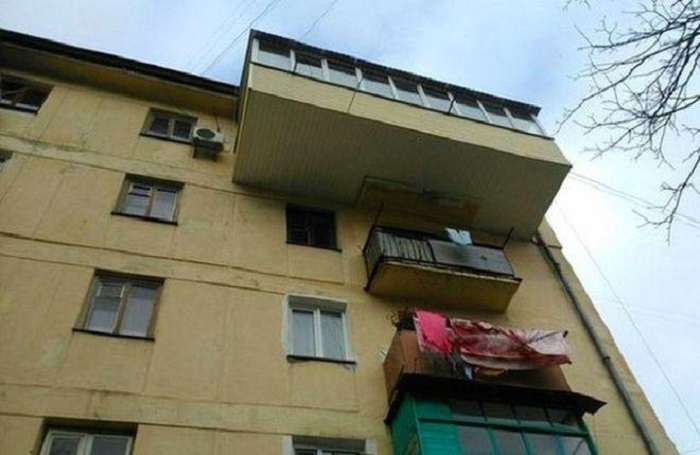 Балконы, хозяева которых претендуют на звание  Самый наглый сосед : фото