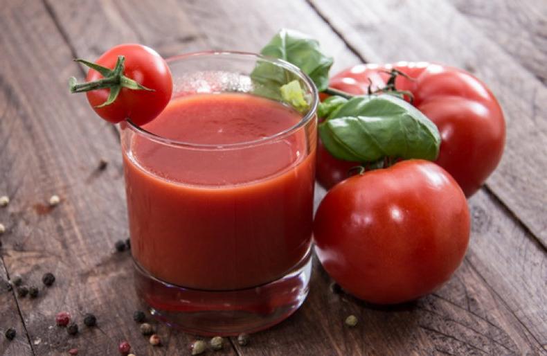 Что произойдет с организмом женщины, если она будет пить несоленый томатный сок в течение года
