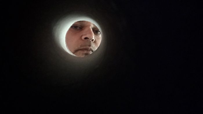 Лунное селфи: популярный тренд в интернете – фотографии через рулон туалетной бумаги