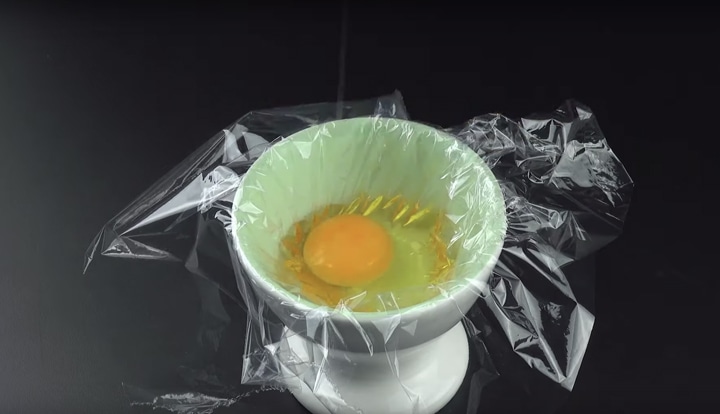 Несколько креативных способов приготовления яиц: учимся готовить пашот и  ровную колбаску 