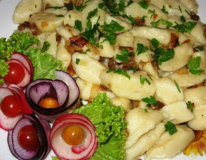 Любители украинской кухни будут в восторге. Рецепт картофельных клецек «Палюшки» со шкварками