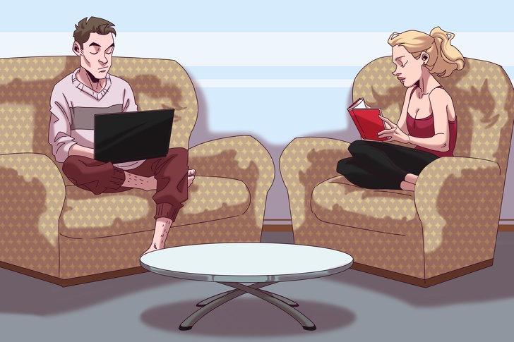 Сидеть на разных креслах или вместе на диване: что говорит невербальное общение об отношениях между партнерами