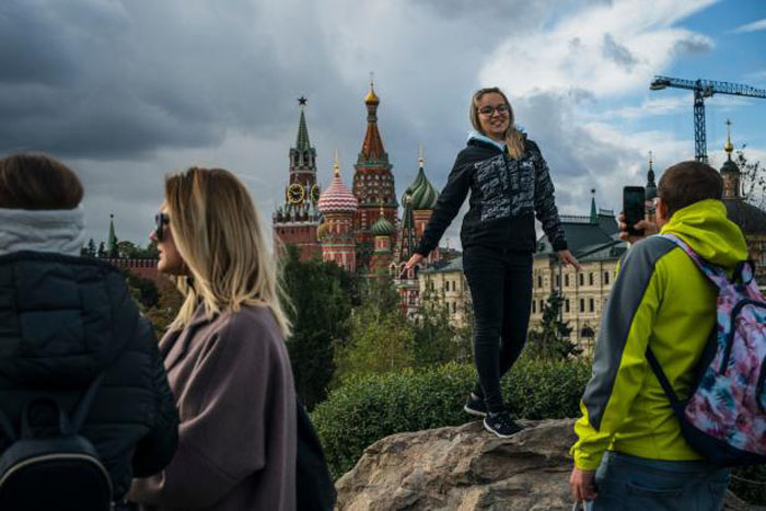 Россия: то, что запрещалось их родителям, сейчас открыто всем. Молодые иностранцы путешествуют по нашей стране