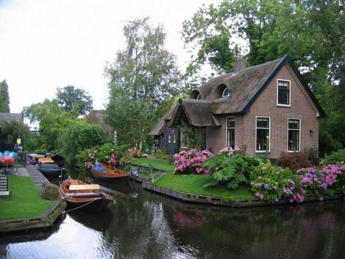 Как выглядит голландская деревня, в которой нет ни единого автомобиля и дорог