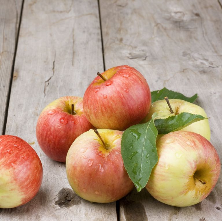 По мнению диетологов и врачей, эти продукты лучше всего подходят для сброса избыточного веса: яблоки, артишок, спаржа и не только