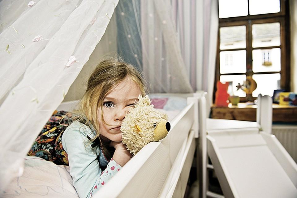 Как родители укладывают спать дочек с помощью светящихся пижам и другие уловки