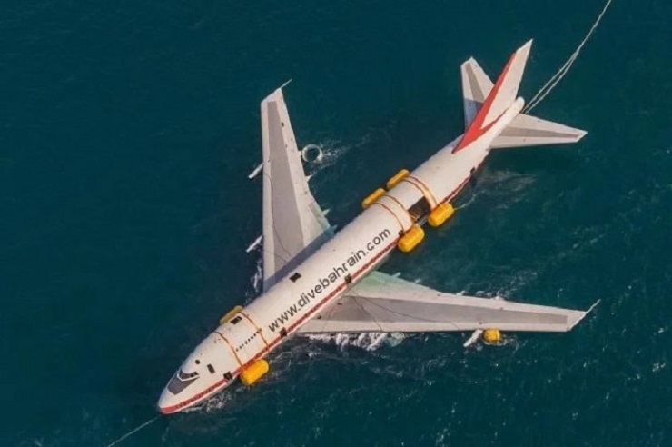 Самолет на дне океана превратили в необычный тематический парк