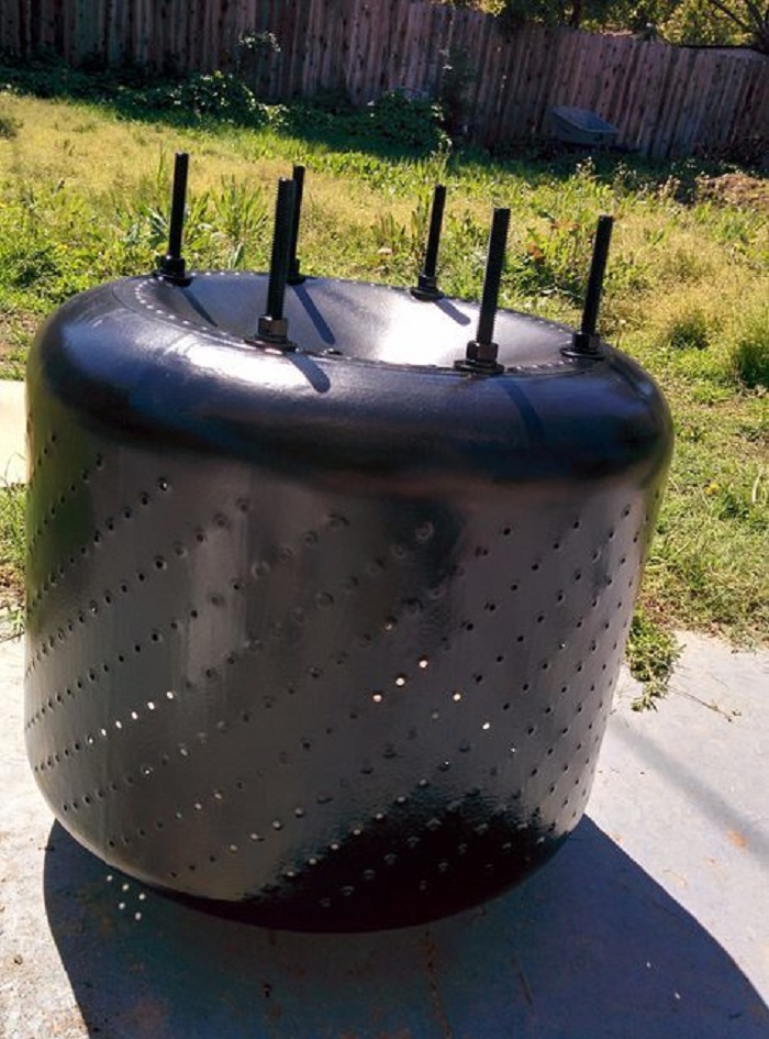 Мужчина превратил барабан старой стиральной машины в печку, в которой можно разводить огонь и наслаждаться им