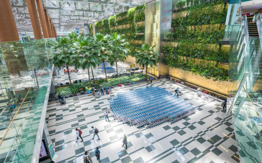 Новая жемчужина! Аэропорт в Сингапуре больше похож на райский оазис или тропики