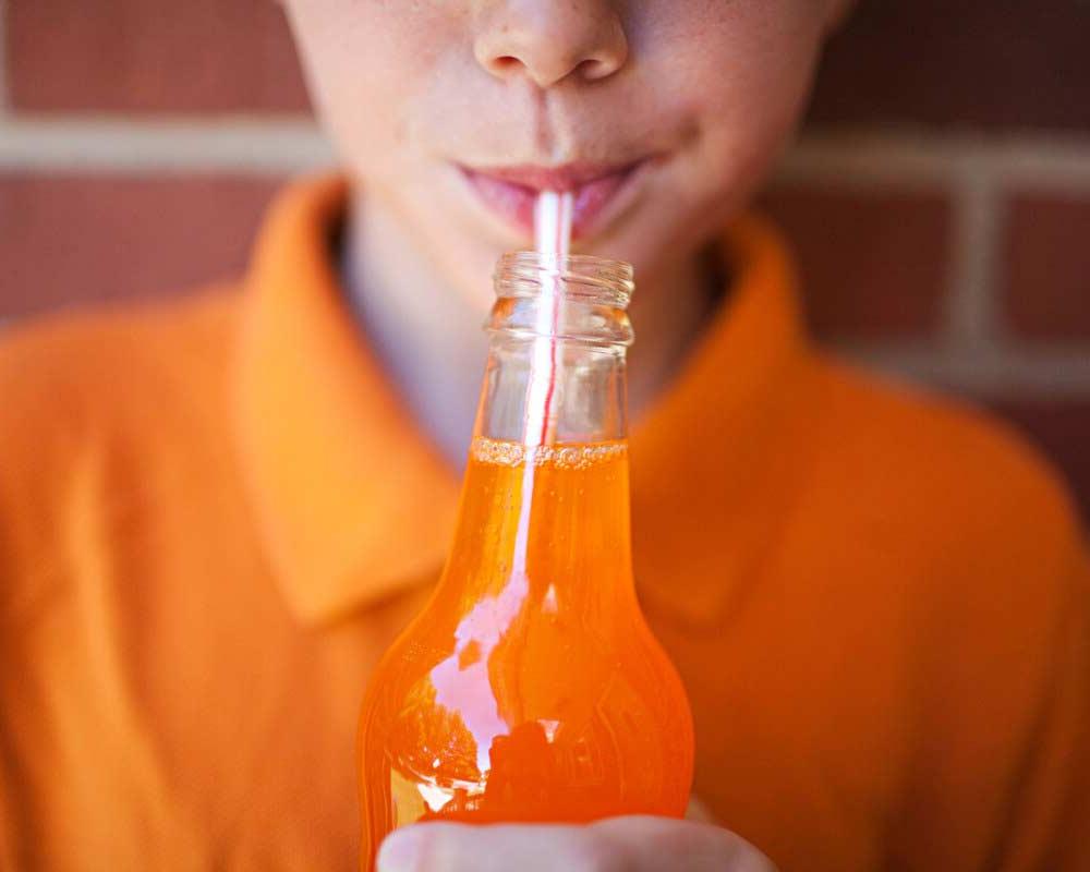 Причины запретить ребенку пить газировку: этот напиток вызывает агрессию и другие факторы