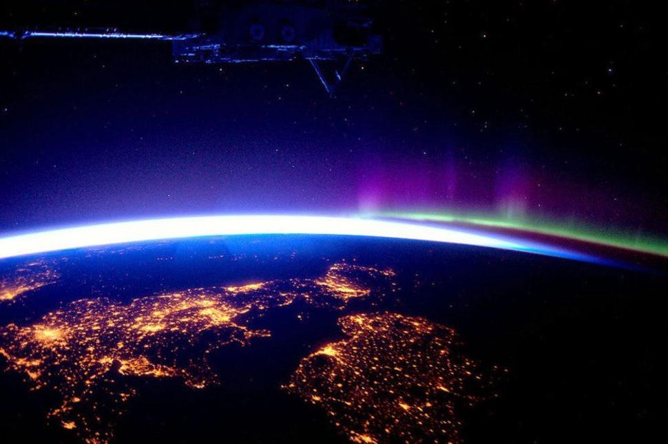 Северное сияние из космоса и не только: 10 захватывающих фото, которые удивят любого