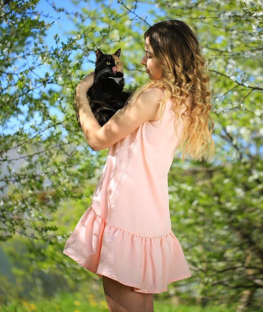 Едина в двух лицах: девушка показала миру свою уникальную кошку   она завоевала миллионы сердец
