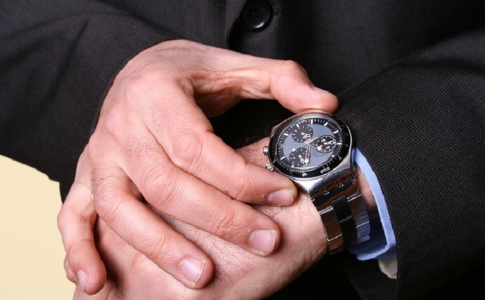 Неправильное рукопожатие, отсутствие пунктуальности: правила этикета, которые нами часто нарушаются