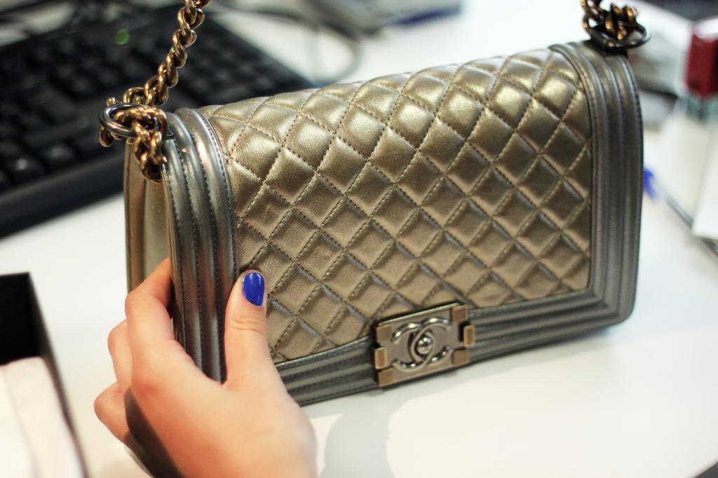 Chanel, Louis Vuitton, Prada: учимся отличать оригинал от подделки
