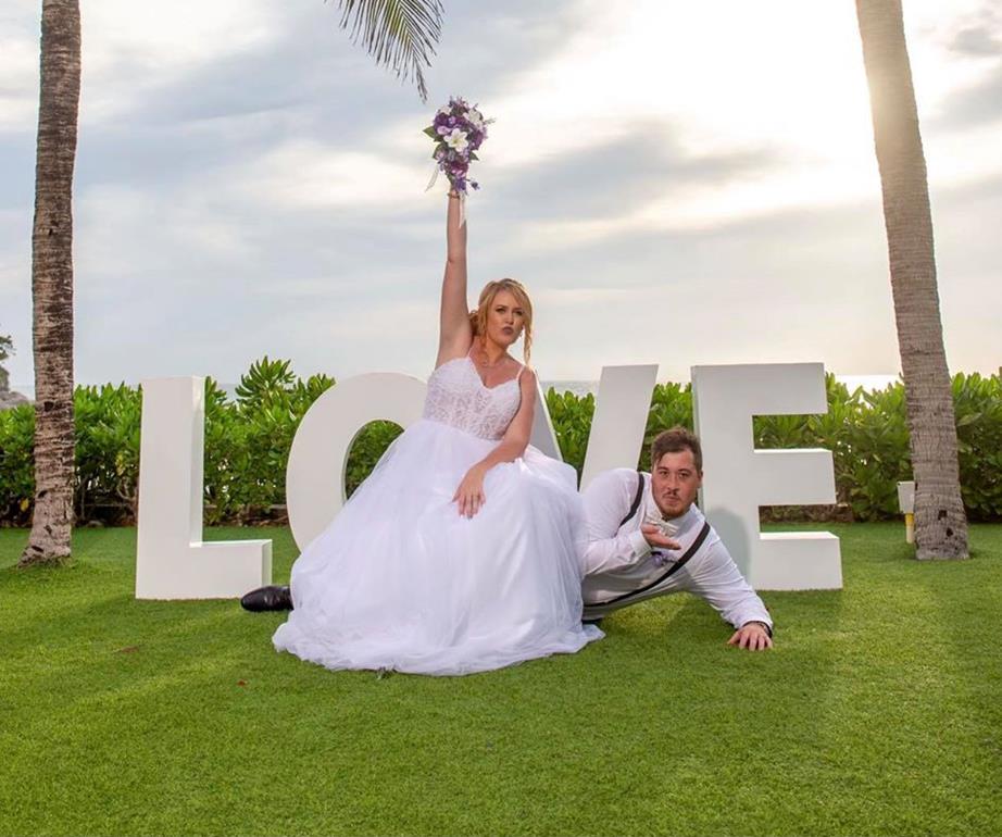 Девушке из Австралии попалось свадебное платье за 0: чтобы не терять его, пришлось выйти замуж