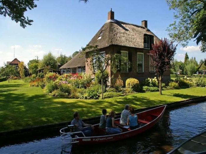 Как выглядит голландская деревня, в которой нет ни единого автомобиля и дорог