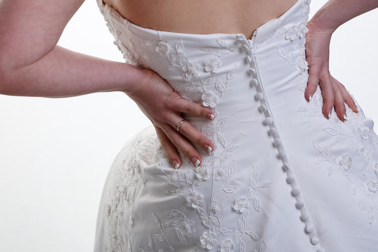 Женщина решила, что отдать деньги за свадебное платье и надеть его один раз - это слишком: через год она начала носить его ежедневно