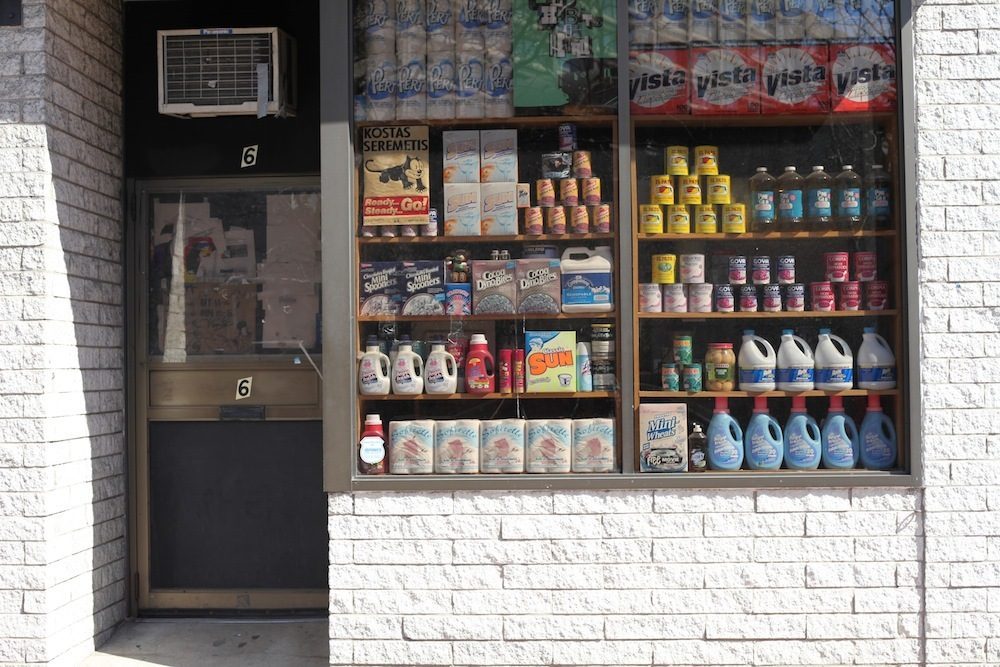 В Бостоне есть магазин с секретом: автомат с напитками - это дверь, которая открывает секретное место