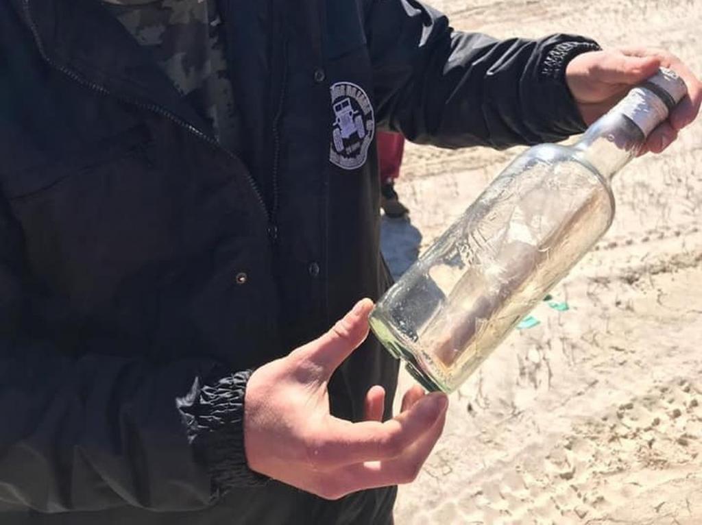 Бразильские туристы нашли на пляже послание в бутылке. Внутри было письмо, написанное на русском языке