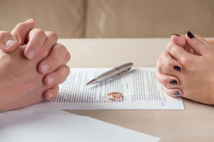 Развод и девичья фамилия? Психологи предлагают честно ответить на 4 вопроса перед тем, как пойти на этот шаг