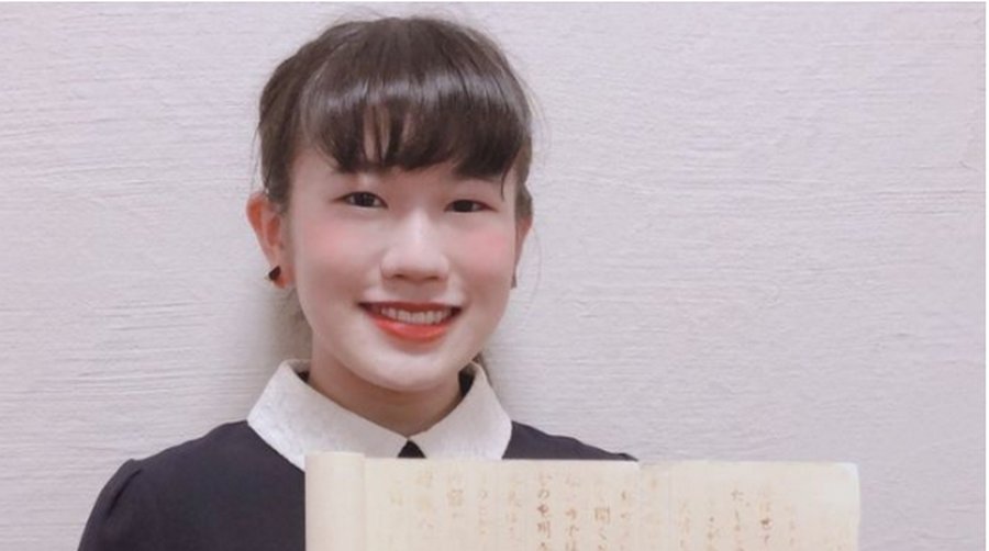 Японская студентка творчески подошла к написанию реферата по истории. Девочка не только собрала интересный материал, но и выбрала необычный способ его представления