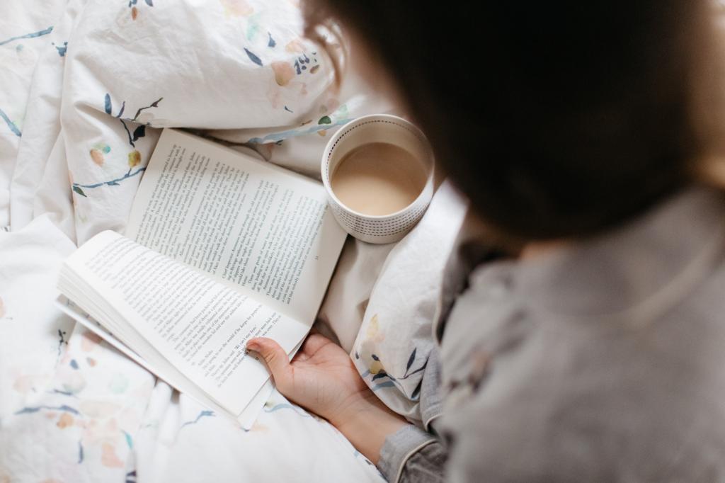 3 причины начать читать перед сном: увеличение дохода, качественный отдых и др.