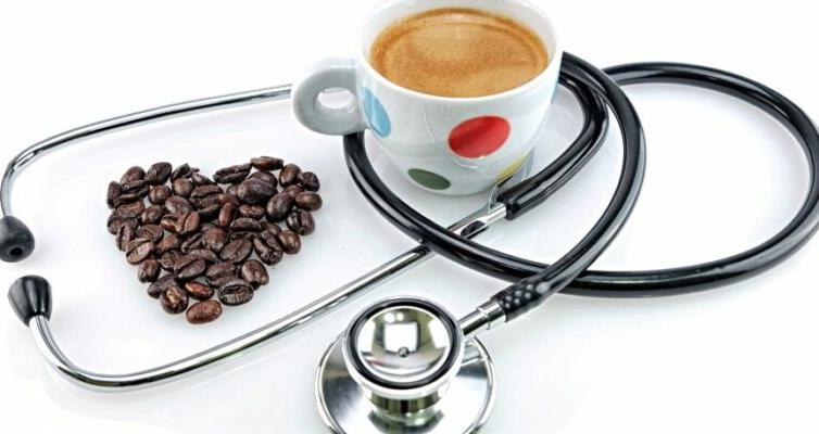 Вред или польза? Ученые выяснили, что произойдет с работой сердца, если за день выпить 5 чашек кофе