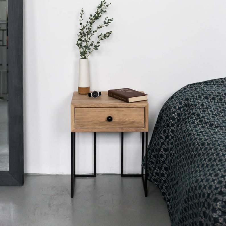 Как выбрать идеальную прикроватную тумбочку в спальню: лайфхаки от дизайнера