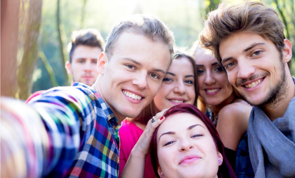 Подростки и дружба, или как родители могут стимулировать здоровые социальные навыки, не нанося вреда