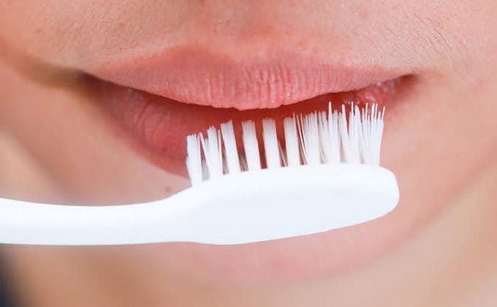 Массаж на губы с зубной щеткой зубная щетка электрическая oral b блютуз