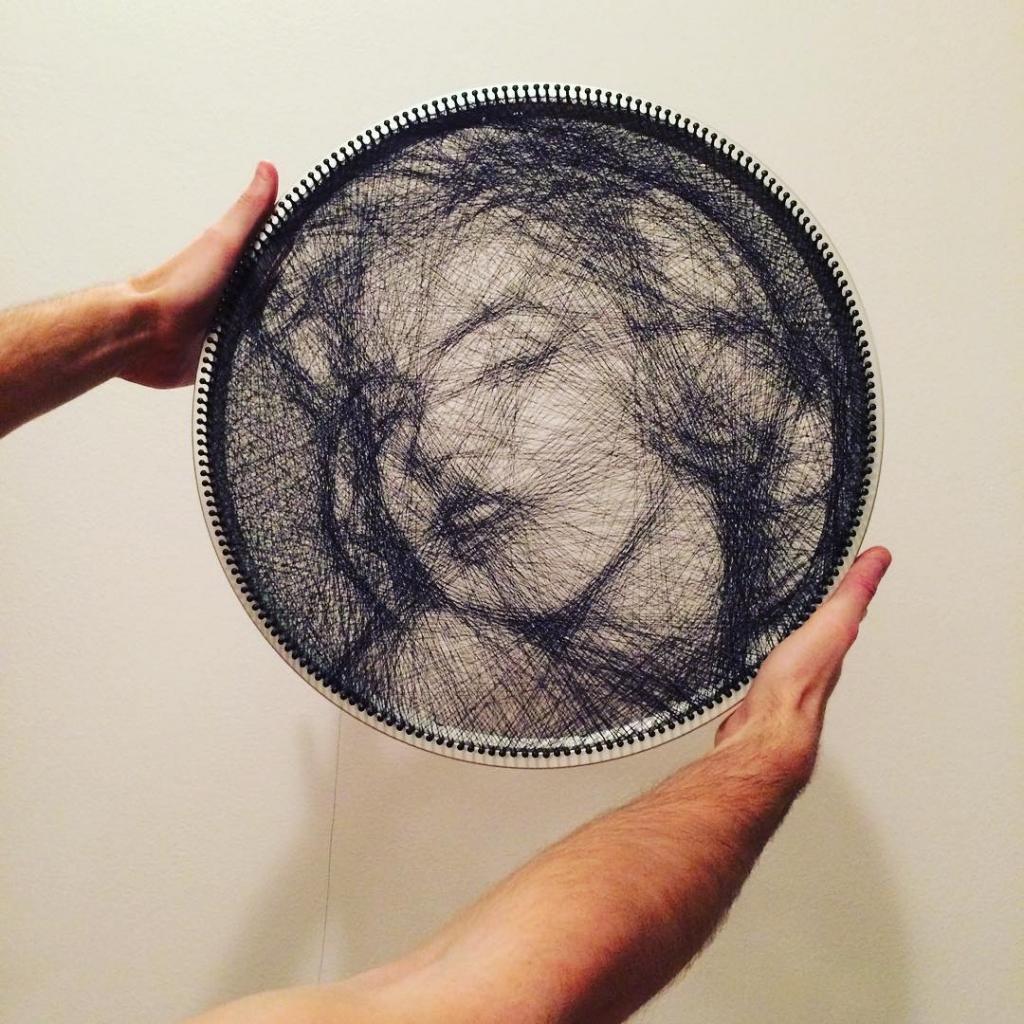 Художник создает шикарные портреты с помощью одной швейной нитки: фото