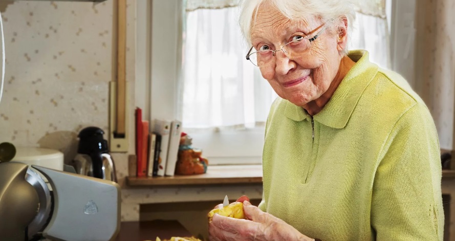 Привычки, которые нужно срочно позабыть, если хотите, чтобы посуда вам прослужила как можно дольше: советы от бабушки, которая уже больше 10 лет не обновляла кухонную утварь