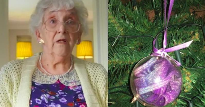 Старушка купила шары для новогодней елки. Когда внучка увидела покупку, ей стало очень смешно