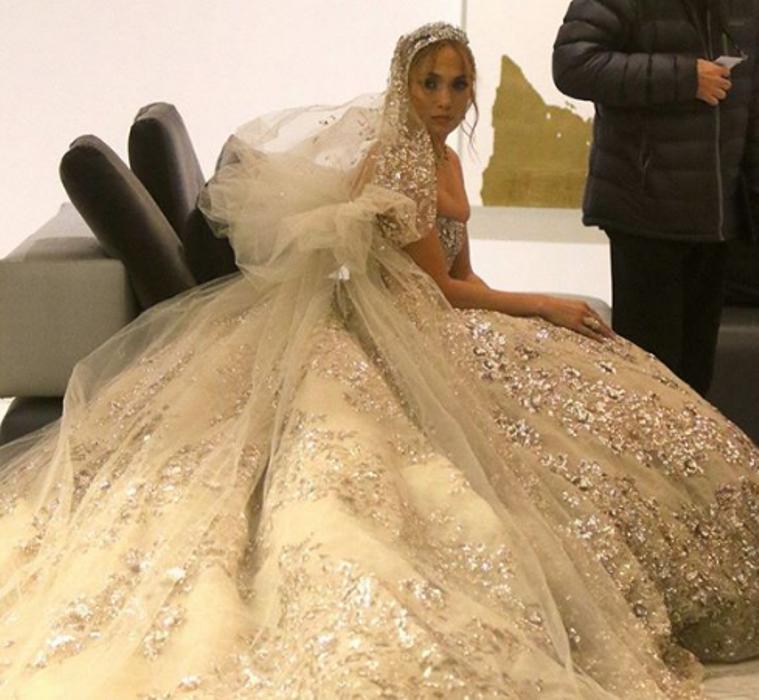Роскошное свадебное платье Дженнифер Лопес: актриса на съемках была похожа на сказочную принцессу