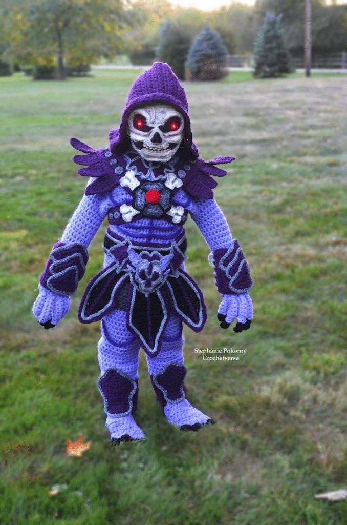 Талантливая мама создает вязаные костюмы к Хэллоуину своим сыновьям