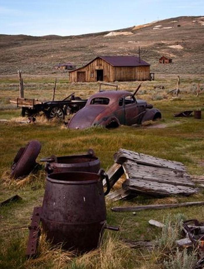 Опустевшее селение. Боди город призрак вертикальные. Bodie California 1920. История города боди. Есть ли у Америке город призраков.